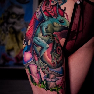 Femenino Color Neo-tradicional tatuaje en Muslo #39839 | Tattoo Artist Victor Rassadniy