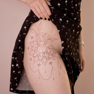 Femenino Negro Fineline tatuaje en Muslo #69664 | Tattoo Artist Anastasiya Kovyazina