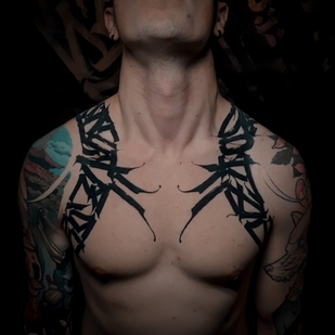 Masculino Negro Lettering tatuaje en Clavícula #55690 | Tattoo Artist Igor Klimin
