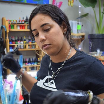 Artista del tatuaje gennys tattoo