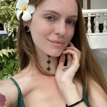 Artista del tatuaje Anna Grin 