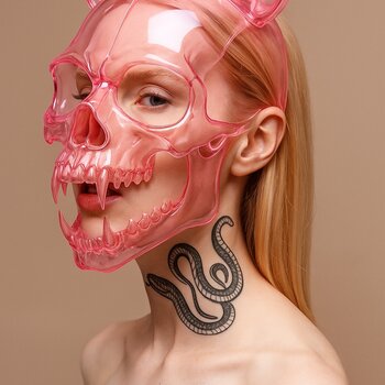 Artista del tatuaje Tatyana Puzikova