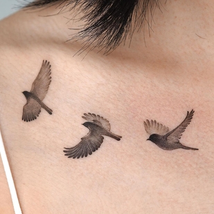 Femenino Negro Miniatura tatuaje en Clavícula #56885 | Tattoo Artist Choi Yun