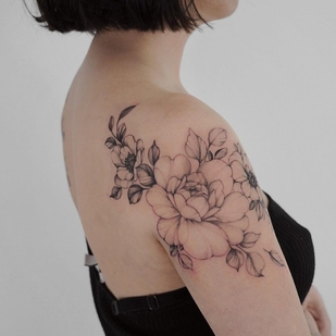 Femenino Negro Botánico tatuaje en Hombro #57694 | Tattoo Artist Yarina Tereshchenko