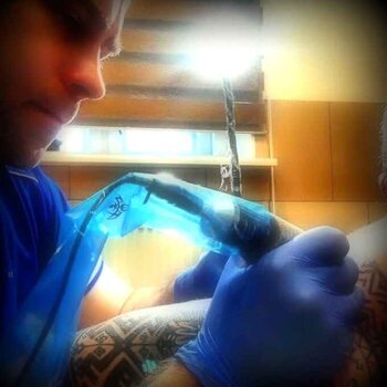 Artista del tatuaje Vladislav