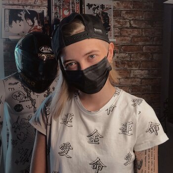 Artista del tatuaje Elena Chernova 