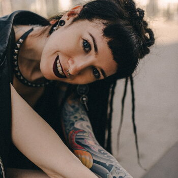 Artista del tatuaje Tatyana Chudesataya
