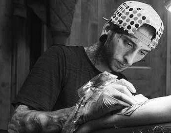 Artista del tatuaje Zack Singer