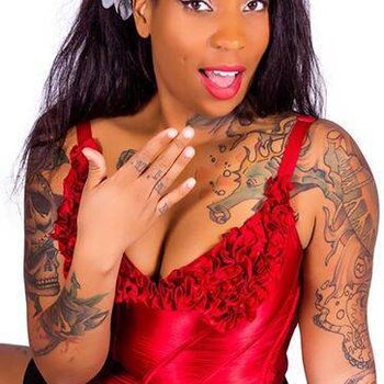 Modelo de tatuajes Dariah