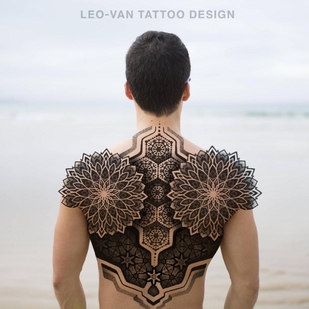 Masculino Negro y Gris Ornamental tatuaje en Espalda #73237 | Tattoo Artist Ioann Leo ( LEO-VAN )