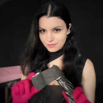 Artista del tatuaje Edita Ter-Balyan