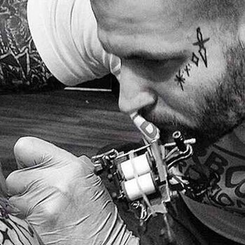 Artista del tatuaje  Andrew Little Andy Marsh