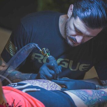 Artista del tatuaje FABZ (Fabian De Gaillande)