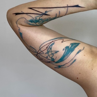 Femenino Color Abstracto tatuaje en Hombro #60350 | Tattoo Artist Mary Nepostaeva