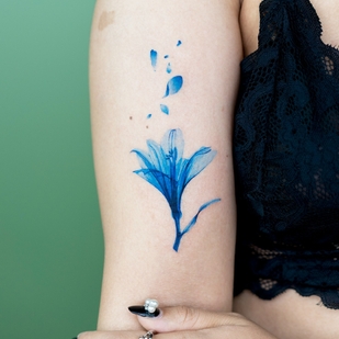 Femenino Color Acuarela tatuaje en Hombro #60961 | Tattoo Artist Pokhy