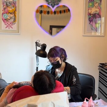 Artista del tatuaje Agny