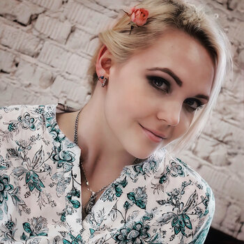 Artista del tatuaje Lebedeva Mariya