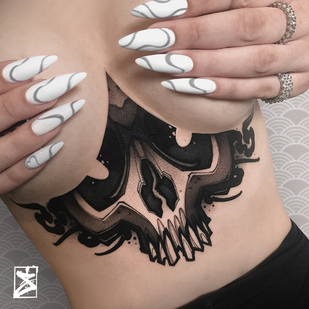 Femenino Negro Gráfico tatuaje en Estómago #76163 | Tattoo Artist Danila Morozov