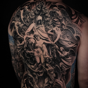 Masculino Negro y Gris Realismo tatuaje en Espalda #77829 | Tattoo Artist Aleksey Titov