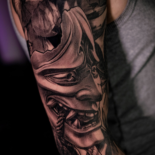 Masculino Negro y Gris Realismo tatuaje en Hombro #77838 | Tattoo Artist Aleksey Titov