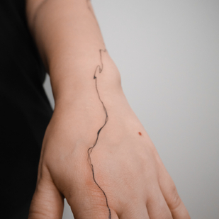 Femenino Negro Ornamental tatuaje en Antebrazo #79911 | Tattoo Artist DARI INK