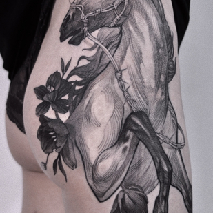 Negro Gráfico tatuaje en Muslo #80691 | Tattoo Artist Anastasia Veresktt