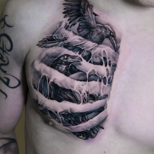 Masculino Negro y Gris Realismo tatuaje en Pecho #81821 | Tattoo Artist Roman Zakharchenko
