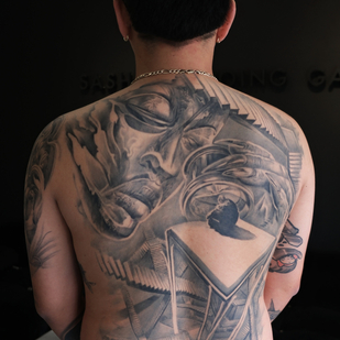 Masculino Negro y Gris Surrealismo tatuaje en Espalda #81831 | Tattoo Artist Roman Zakharchenko