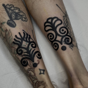 Masculino Negro Ornamental tatuaje en Pierna #81976 | Tattoo Artist Lilentatt