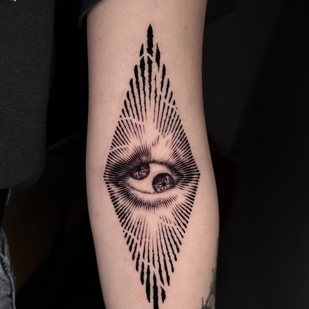 Femenino Negro Grabado tatuaje en Antebrazo #81992 | Tattoo Artist Yoshi