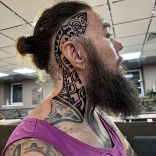 Masculino Negro Polinesio tatuaje en Cabeza #82456 | Tattoo Artist Maxim Parhomenko