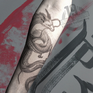 Femenino Negro Gráfico tatuaje en Antebrazo #82574 | Tattoo Artist Anton Kozlovskih