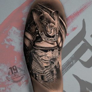 Masculino Negro Realismo tatuaje en Hombro #82583 | Tattoo Artist Anton Kozlovskih