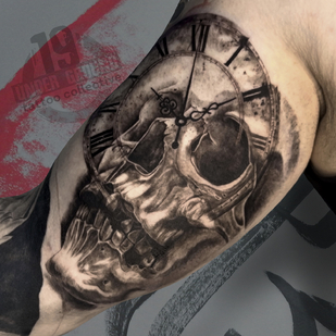 Masculino Negro Realismo tatuaje en Hombro #82584 | Tattoo Artist Anton Kozlovskih