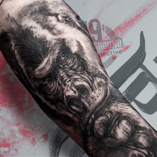 Masculino Negro Realismo tatuaje en Antebrazo #82588 | Tattoo Artist Anton Kozlovskih