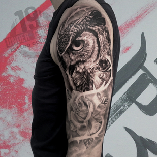 Masculino Negro Realismo tatuaje en Hombro #82590 | Tattoo Artist Anton Kozlovskih
