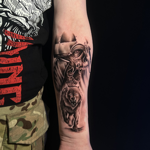 Masculino Negro Realismo tatuaje en Antebrazo #82695 | Tattoo Artist Aleksey Shitov