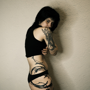 Femenino Negro Abstracto tatuaje en Muslo #82901 | Tattoo Artist Mary Nepostaeva