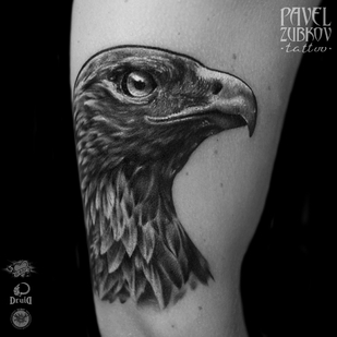 Masculino Negro y Gris Realismo tatuaje en Hombro #82980 | Tattoo Artist Pavel Zubkov