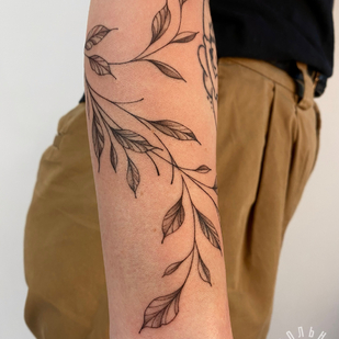 Femenino Negro  tatuaje en Antebrazo #83164 | Tattoo Artist Ekaterina Maximova