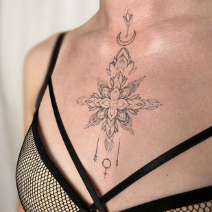 Femenino Negro Joyería tatuaje en Pecho #83176 | Tattoo Artist Ekaterina Maximova