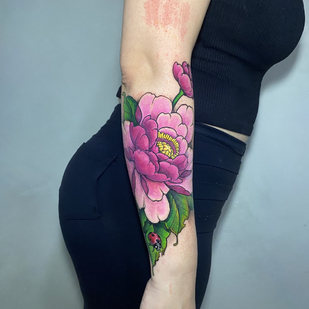 Femenino  Neo-tradicional tatuaje en Antebrazo #83245 | Tattoo Artist Layor Dau