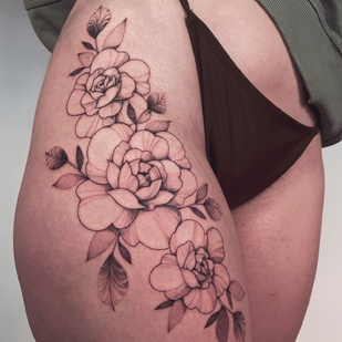 Femenino Negro  tatuaje en Muslo #83438 | Tattoo Artist Daria Galina