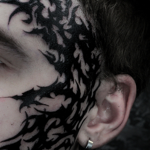 Masculino Negro Freehand tatuaje en Cabeza #85805 | Tattoo Artist Alexander Rebel