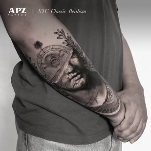 Masculino Negro y Gris Realismo tatuaje en Antebrazo #86034 | Tattoo Artist Apz Tattoo