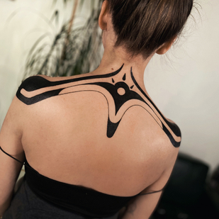 Femenino Negro Ornamental tatuaje en Cuello #84381 | Tattoo Artist Maxim Desnev