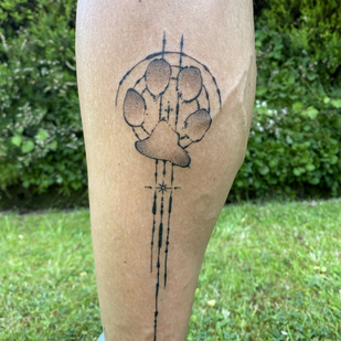 Masculino Negro y Gris Gráfico tatuaje en Pierna #85729 | Tattoo Artist May