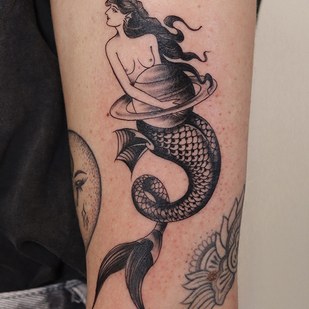 Femenino Negro y Gris  tatuaje en Hombro #85913 | Tattoo Artist Valera Pashkov