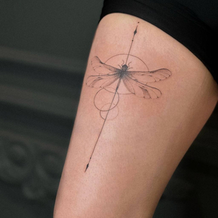 Femenino Negro Fineline tatuaje en Pierna #85800 | Tattoo Artist Vitalina Bender