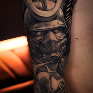 Masculino Negro y Gris Realismo tatuaje en Hombro #85536 | Tattoo Artist Aleksey Titov